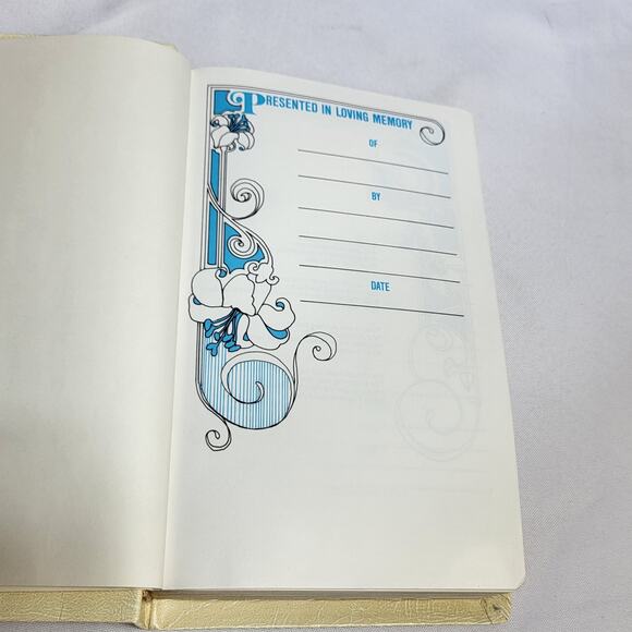 Holy Bible Illustrated Light of the World Edition Vintage Wood Cedar Box - Picture 9 of 15